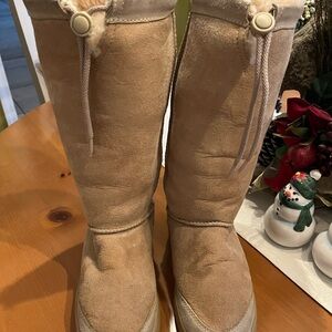Authentic UGG Ultimate Tall sheepskin boots women’s size 7 but fits size 8-nice!